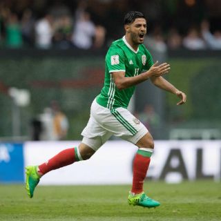 Vela podría formar dupla con Guardado en el Betis