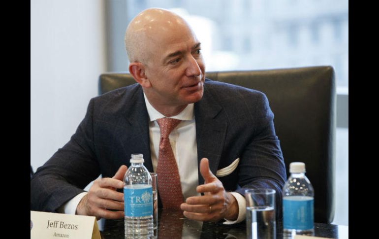 Desde la publicación de la clasificación anual de las personas más ricas del mundo por Forbes, la acción de Amazon aumentó en la bolsa. AP / ARCHIVO