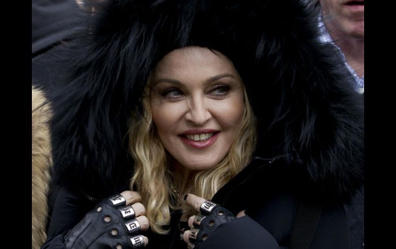 Madonna presentó la demanda porque el periódico amenazaba la seguridad de las niñas al nombrarlas antes de que fuesen adoptadas. AP / ARCHIVO