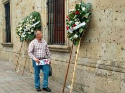 Personal de seguridad del Congreso del Estado negó la aparición de los arreglos florales en el recinto. EL INFORMADOR /