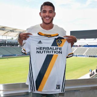 Galaxy hace oficial la llegada de Jona dos Santos