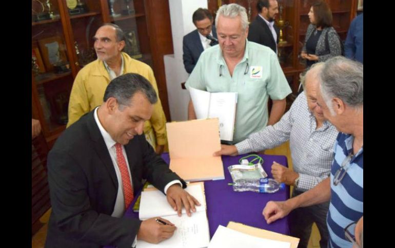 El libro sobre el periodo en el que Álvarez Cibrián estuvo al frente de la CEDHJ comenzará a repartirse este viernes. FACEBOOK / Comisión Estatal de Derechos Humanos de Jalis