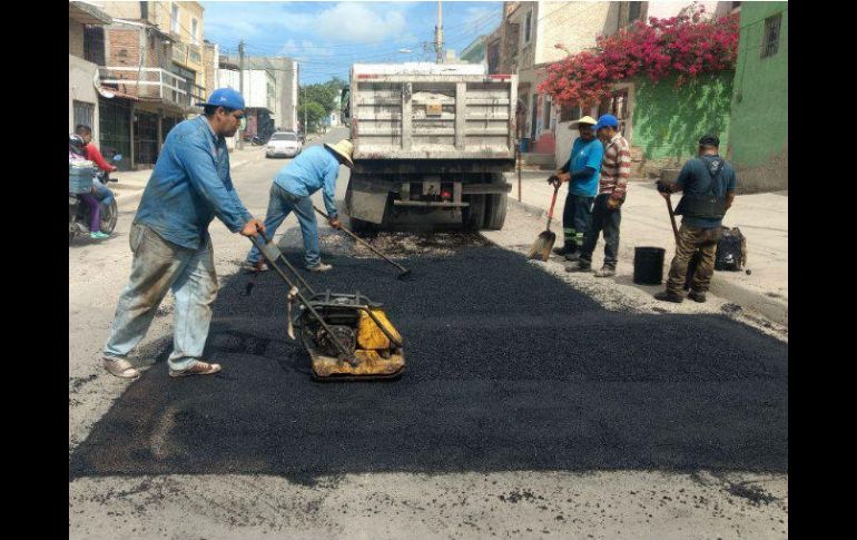 La Dirección de Pavimentos cuenta con 10 cuadrillas que realizan labores permanentes en distintas zonas. FACEBOOK / Gobierno de Zapopan