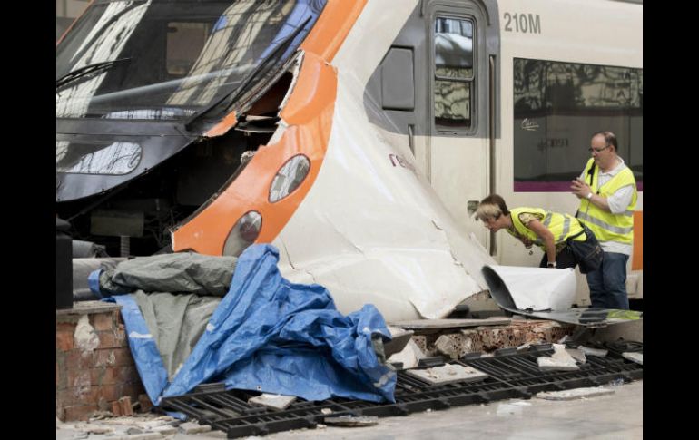 La mayoría del daño ocurrió en el primero y segundo vagón del tren. EFE / M. Perez