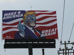 El espectacular fue instalado sobre la autopista que circunda la Ciudad de México. EFE / M. Guzmán