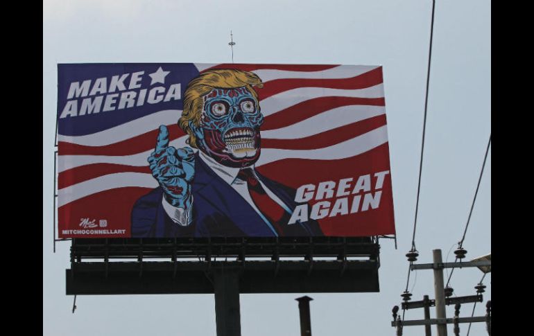 El espectacular fue instalado sobre la autopista que circunda la Ciudad de México. EFE / M. Guzmán