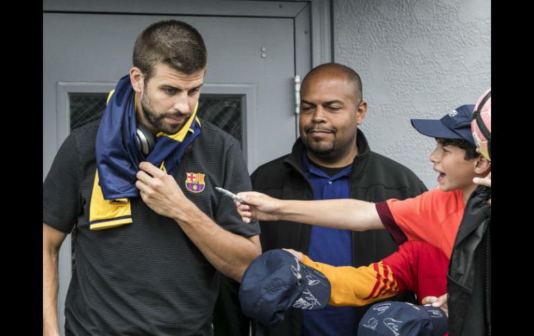 Después de tuitear 'se queda', Piqué parece menos optimista respecto a la permanencia del brasileño. EFE / ARCHIVO