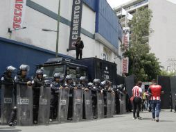 Elementos de la policía capitalina resguardan las inmediaciones del lugar. SUN / C. Mejía