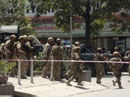 Un terrorista detonó los explosivos que portaba para abrir el paso a tres islamistas, que iniciaron un tiroteo. AP / W. Hossaini