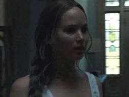 En el video de 30 segundos aparece la actriz con un camisón y caminando por las habitaciones de una casa. YOUTUBE / JoBlo Movie Trailers
