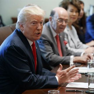 Trump dice que Peña Nieto elogió su política migratoria