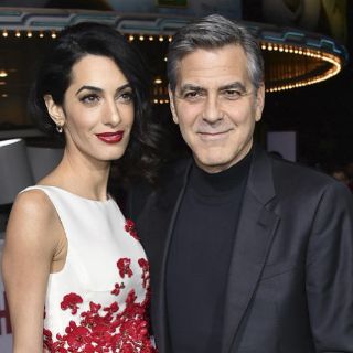 Fundación Clooney abrirá escuelas para refugiados sirios