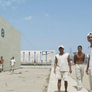 De seis a 15 reclusos por celda, el común en cárceles