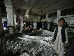Los cristales de la mezquita se dañaron y había impactos de metralla en las paredes e incluso en la gran cúpula de la mezquita. EFE / J. Rezayee