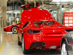 Fabricar más autos significa salir de su nicho tradicional y enfrentar más regulaciones ambientales. FACEBOOK / Ferrari