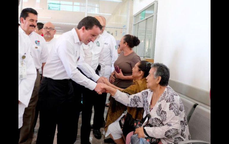 Mikel Arriola Peñalosa, director general del IMSS, estuvo de visita en Guadalajara. FACEBOOK / MikelArriolaPenalosa