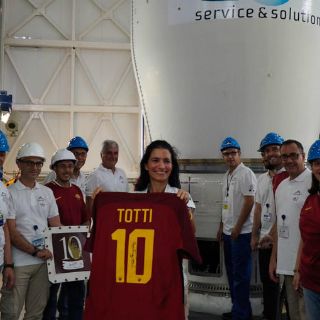 Envían al espacio la última playera de Francesco Totti