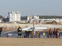 El percance se presenta luego de que tuviera el ala izquierda partida. AP / A. Franca