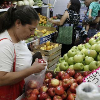Confianza del consumidor mejora en julio: Inegi