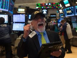 El Dow Jones terminó arriba de las 22 mil unidades por primera vez. AFP / B. Smith