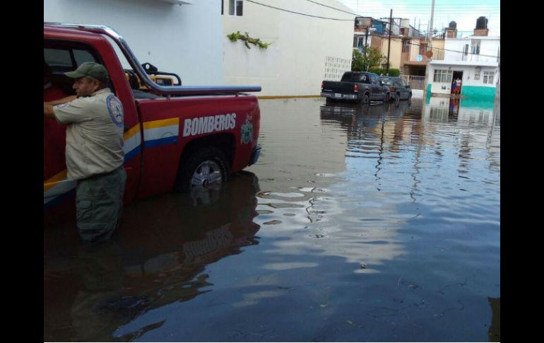 La tormenta ocasionó que el nivel de agua subiera hasta 50 cm. en cuatro colonias de Ocotlán. ESPECIAL /