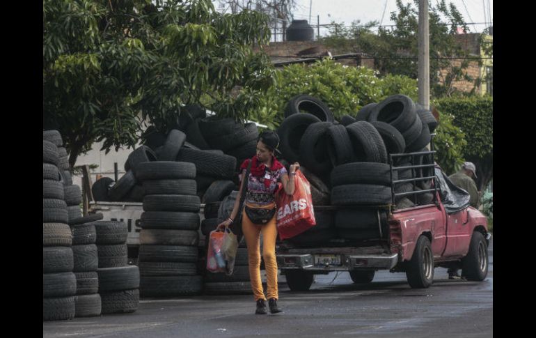 80% de las llantas de desecho van a cementeras, el resto queda en tiraderos (oficiales o clandestinos), calles y baldíos. EL INFORMADOR / F. Atilano