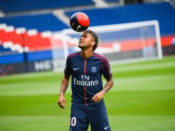 En otras cosas, el PSG señala ser quien pagó al Barcelona la cláusula del delantero, y no el propio Neymar. AFP / L. Bonaventure