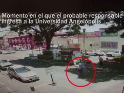 En la imagen se observa el momento en que el supuesto agresor entra a las instalaciones de la institución. YOUTUBE / Andrés Landeros
