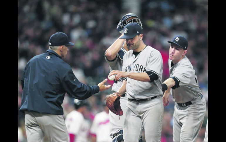 El estreno de Jaime García con los Yankees no fue el esperado y después de permitir seis carreras, el mánager Joe Girardi sacó la grúa. AFP / D. Maxwell