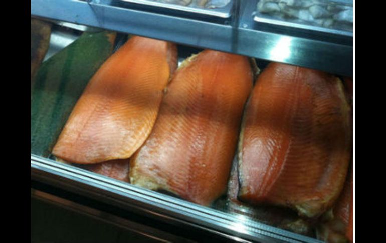 La encuentras en aceites de hígado de pescado, arenque, salmones y sardinas, en huevos, mantequilla y queso crema. ESPECIAL / ARCHIVO