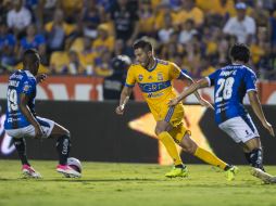 Acción del partido entre Tigres y Querétaro en el Estadio Universitario. MEXSPORT / J. Martínez