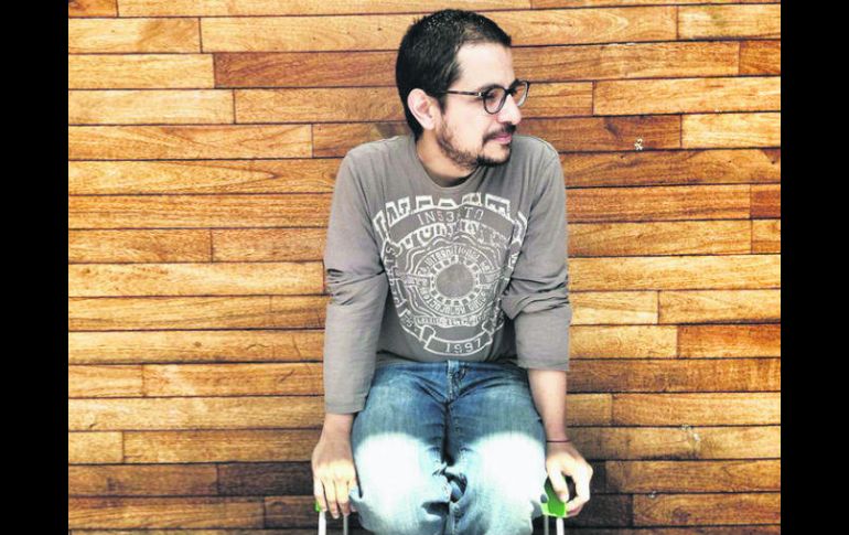 Manila escribe sobre mundos reales cuya cotidianeidad eventualmente se cae a pedazos. ESPECIAL /