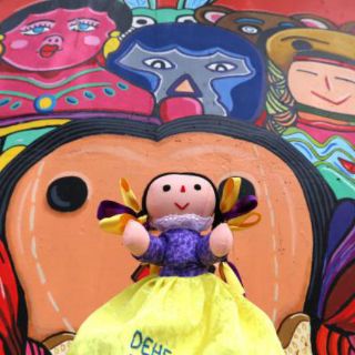 Xhani: la muñeca que enseña otomí