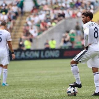 Jona dos Santos debuta en derrota del Galaxy
