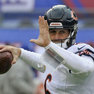 Jay Cutler acuerda jugar con Delfines