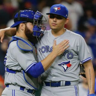 Osuna deja escapar salvamento en derrota de Azulejos ante Astros
