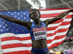 Bowie ganó el oro con un tiempo de 10.85 en la prueba de 100 metros femenil. AP / D. Phillip