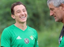 Quique Setién subraya que está contento por la llegada del ''Principito'' Guardado y el resto de los refuerzos verdiblancos. TWITTER / @RealBetis