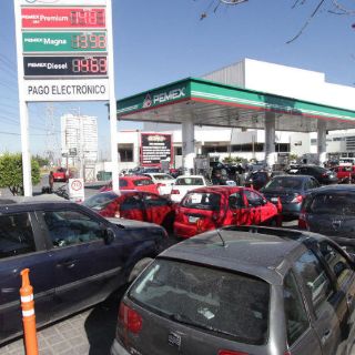 Gasolinas Magna y Premium suben un centavo este martes