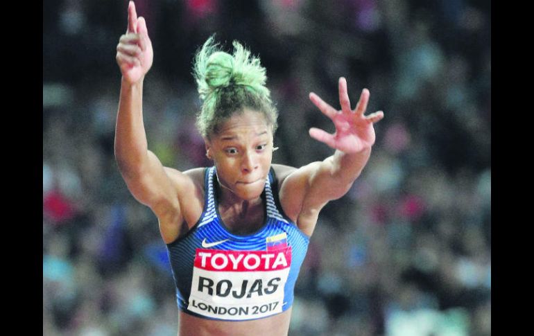 Por los aires. Yulimar Rojas realiza una de sus ejecuciones durante la Final de salto triple. EFE /