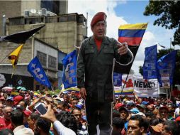 Los seguidores del chavismo marcharon ayer en apoyo a la Asamblea Nacional Constituyente y en repudio a los opositores. EFE / M. Gutiérrez