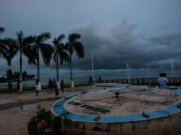 El Meteorológico recomendó a la población y a la navegación marítima extremar precauciones por efectos de lluvias, viento y oleaje. AFP / E. Ruiz