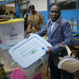 Oposición denuncia pirateo de votos en las elecciones de Kenia