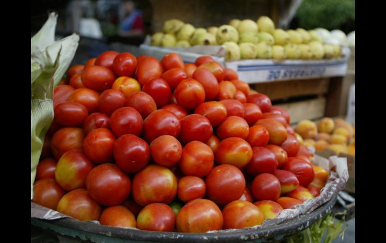 La tasa obedece a aumentos en algunas frutas y verduras (como el jitomate), así como en alzas a los precios de servicios turísticos. EL INFORMADOR / ARCHIVO