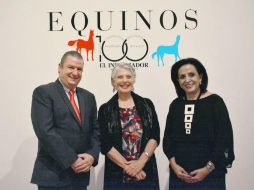 Inaugurando la exposición. Carlos Álvarez del Castillo, Myriam Vachez y Olga Ramírez Campuzano. EL INFORMADOR /