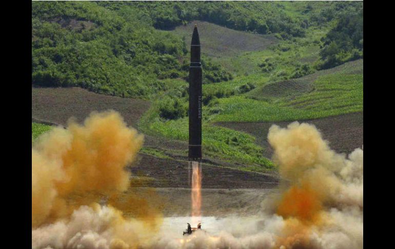 El pentágono minimiza poderío militar de Pyongyang, que posee misiles intercontinentales como el Hwasong-14. AP / Korea News Service