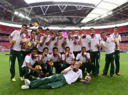 Los jugadores tenían la medalla de oro, y hacían historia al ser los primeros en conseguir la presea dorada en unas olimpiadas. AFP / ARCHIVO