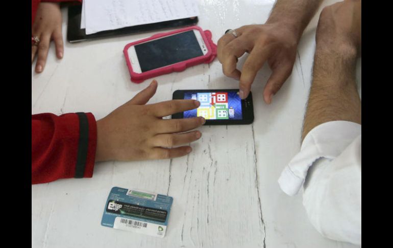 América Móvil pelea el derecho de cobrar a sus competidores por el uso de su red. AP / R. Gul