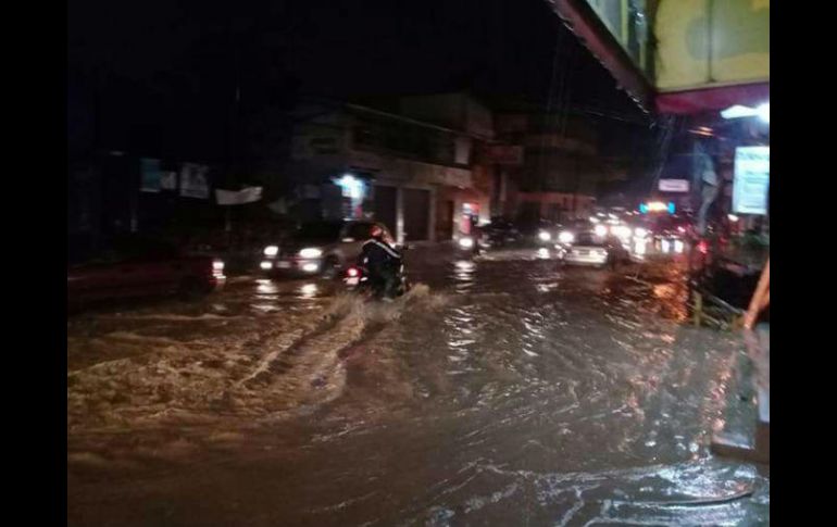 Los aguaceros provocaron el desborde del río Platanitos, en el municipio de San Miguel Petapa, colindante al sur con la capital. TWITTER / @ConredGuatemala