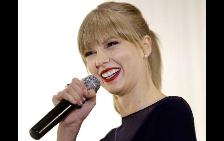 A pesar de que la demanda contra Swift fue desestimada, su madre y su representante siguen acusados. AP / M. Humphrey